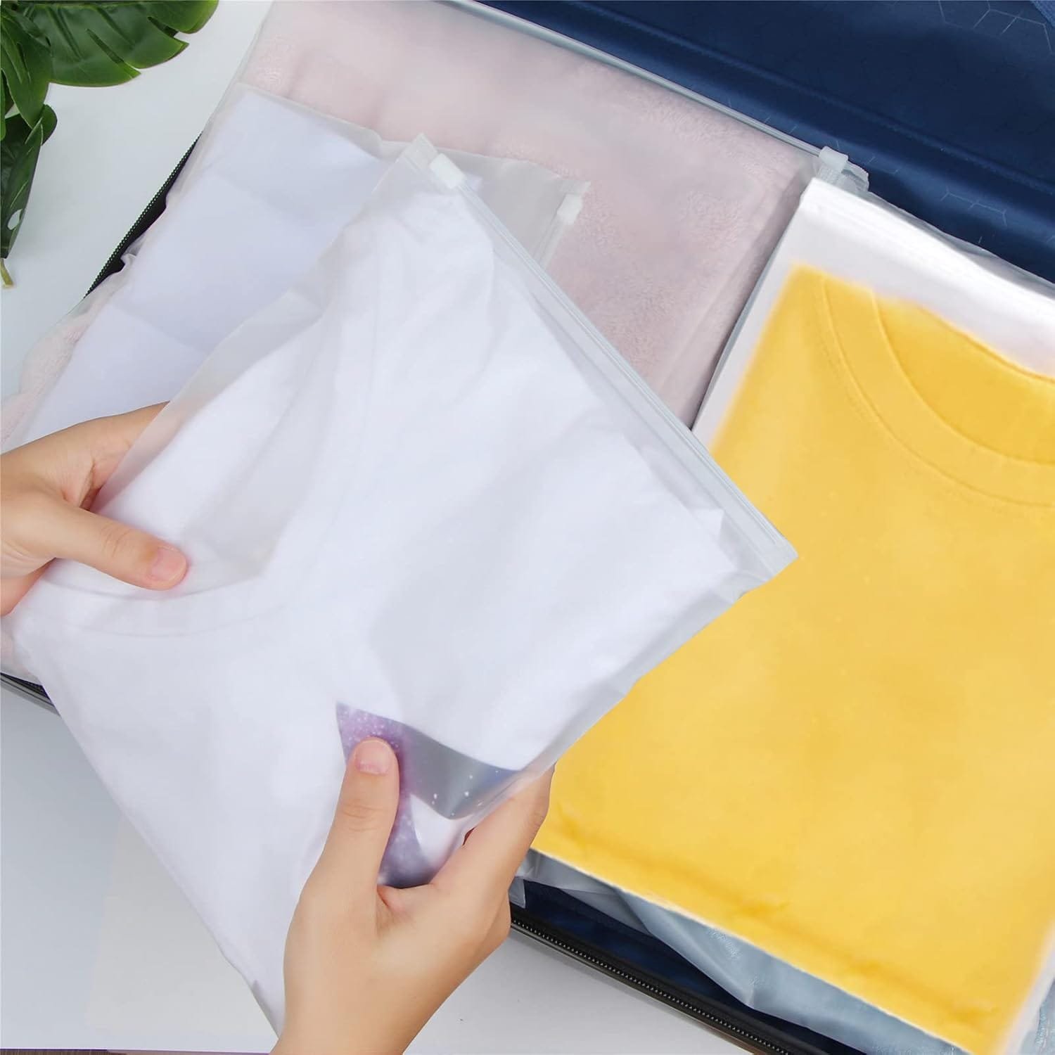 Annhao 30 Piezas Bolsas de Almacenamiento de Viaje, Reutilizable Bolsa de Transparente Esmeriladas Plástico Organizador de Viaje con Cierre Ziplock para Ropa, Bragas, Zapatos, Cosméticos (5 Tamaños) - Imagen 5