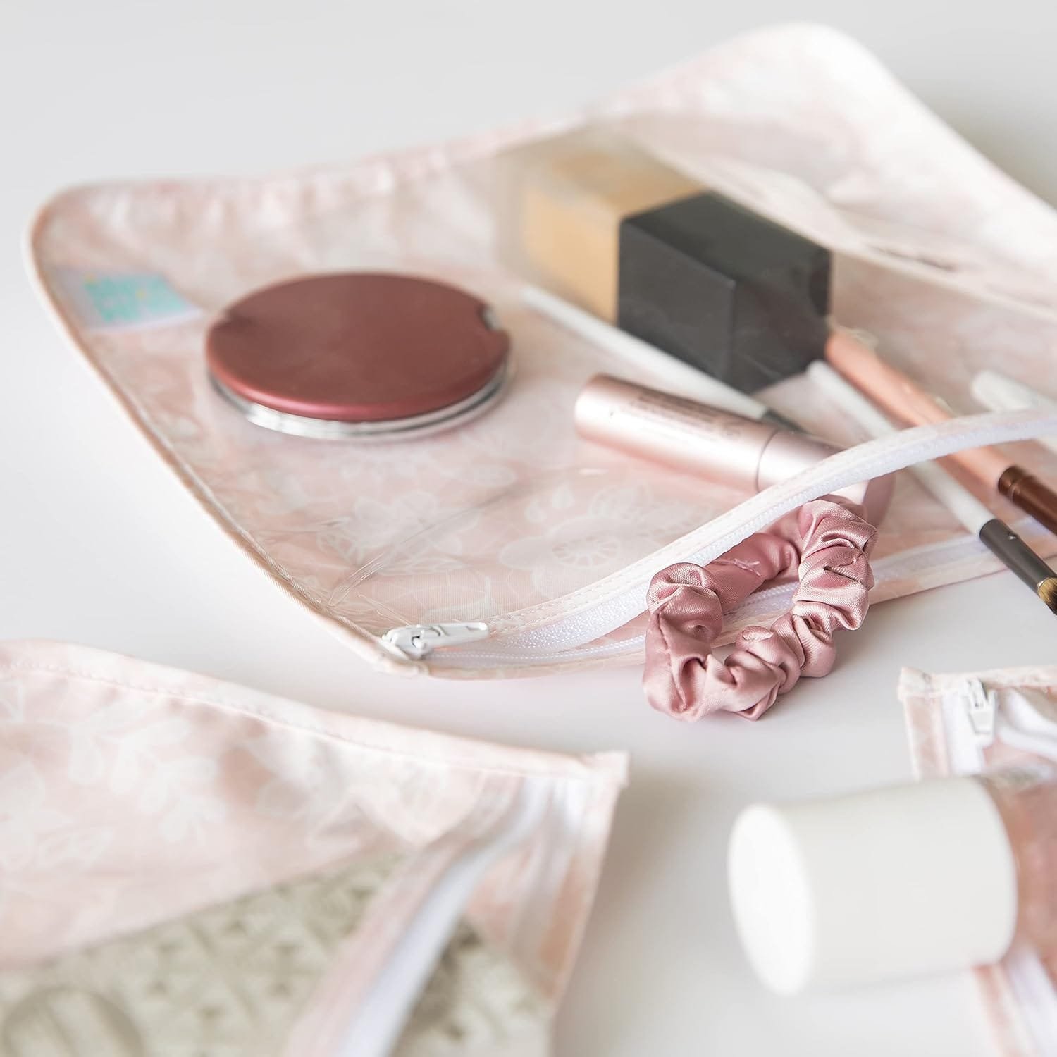 Bumkins Bolsa de Viaje, artículos de tocador, bebé, Bolsa aprobada por la TSA, Bolsa con Cremallera, Compatible con tamaño de Cuarto de galón, Lados Transparentes, organización de Bolsas de pañales, - Imagen 4