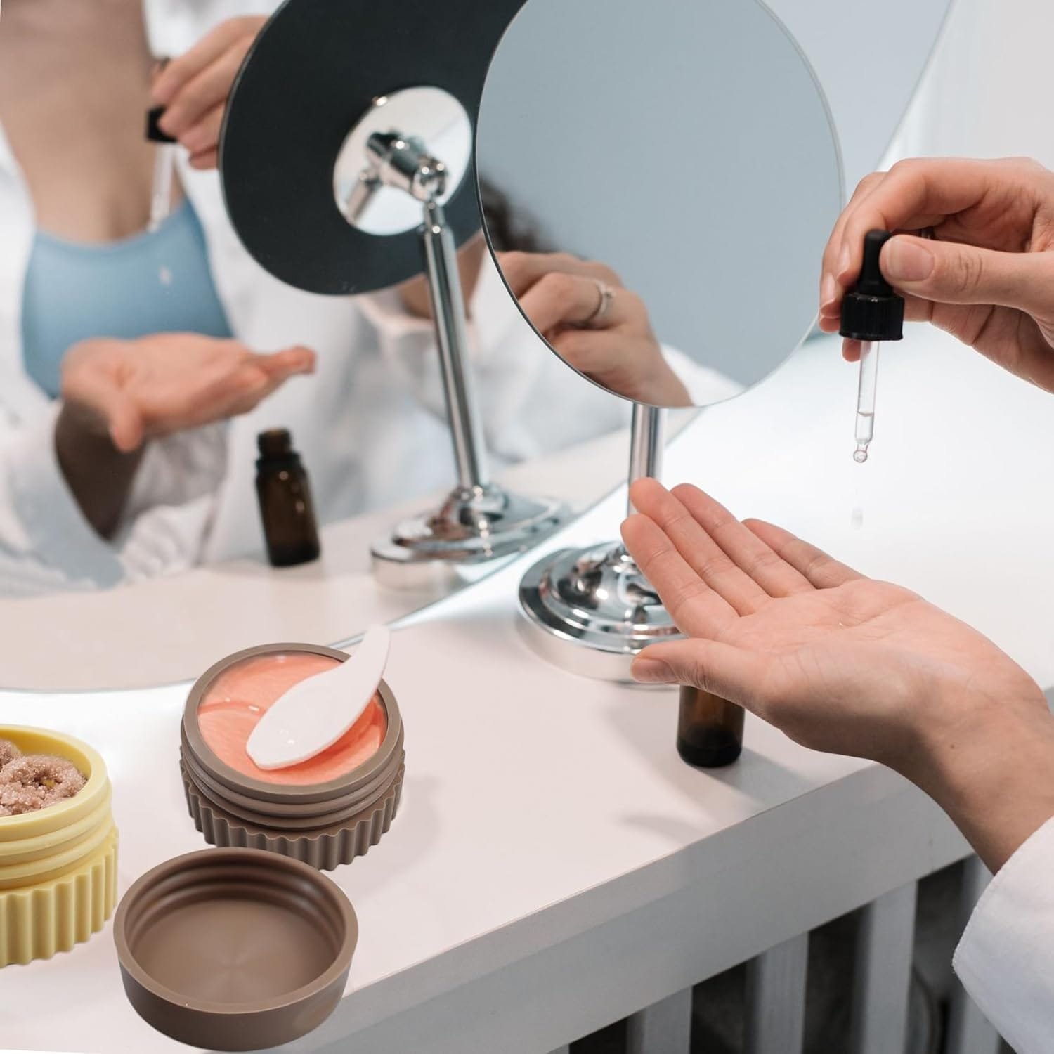 Tenorbass Envases de Viaje, Tarros de Silicona de Viaje para Cremas Lociones Envases con Tapa a Prueba de Fugas Pequeños Envases de Viaje para Artículos de Baño, Cosméticos (Pack de 4) - Imagen 6